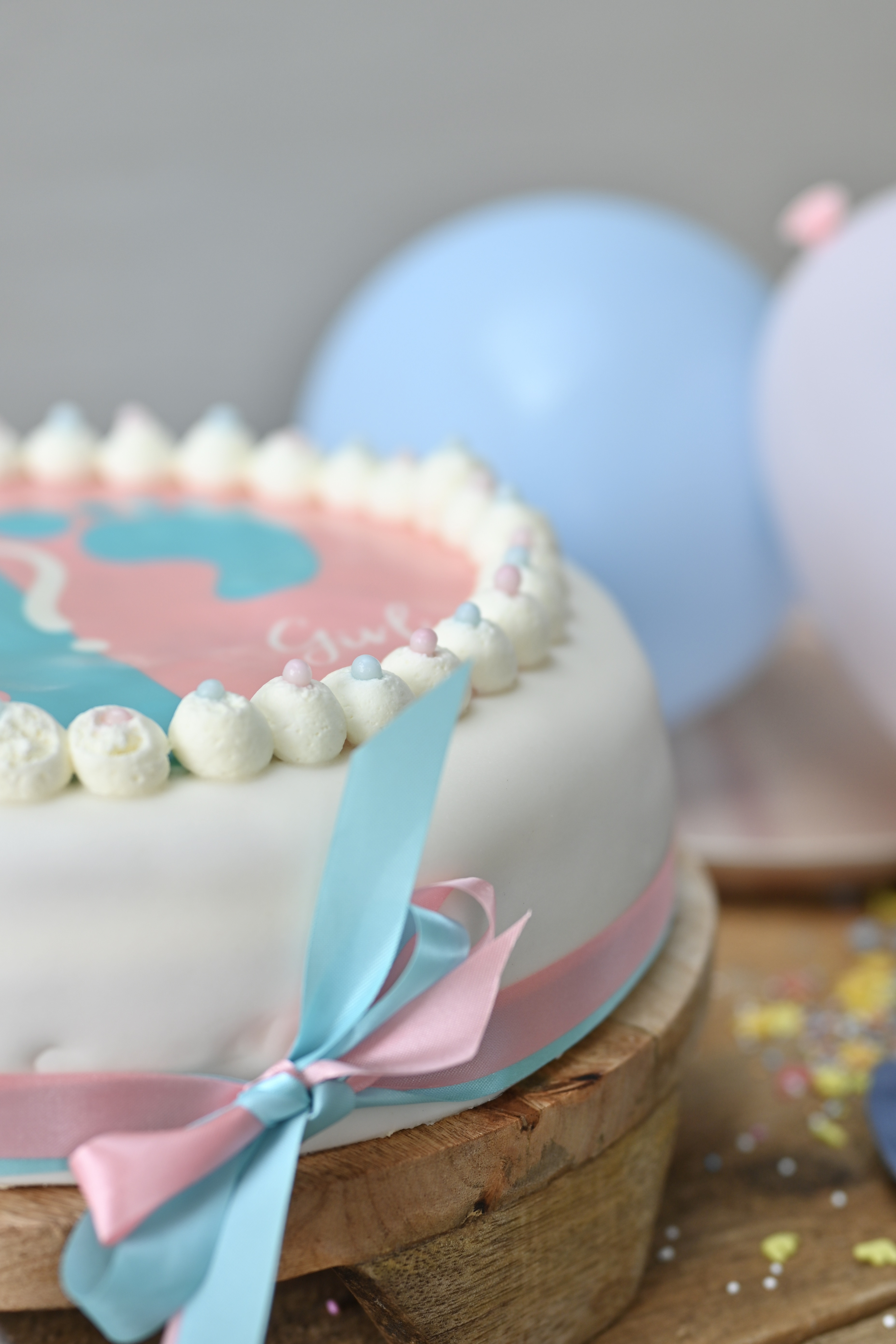 Gender reveal taart